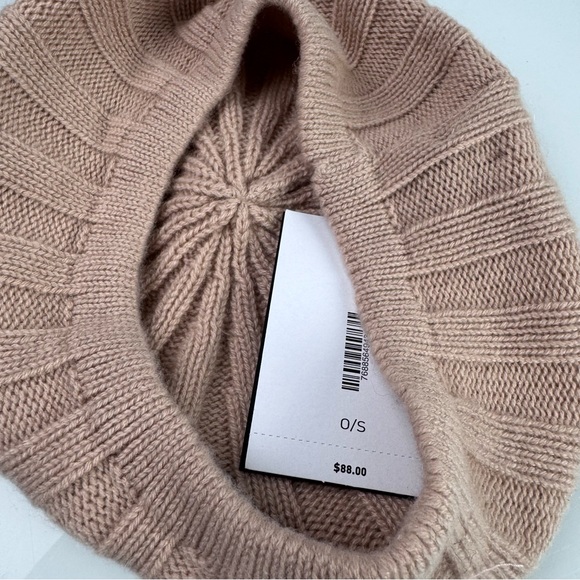 C Bloomingdales 100% Cashmere French Beret Hat Beige Tan Ribbed Knit Soft Warm - Picture 2 of 7